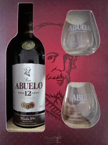 Coffret composé d’une bouteille de rhum abuelo 12 anos et de deux verres. Rhum vieux. Producteur : Ron Abuelo Pays : Panama.