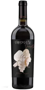 Bouteille Feteasca Neagra Secrets 2021, vin rouge sec, cépage autochtone roumain Feteasca Neagra, producteur Crama Pandora, région Cotesti, pays Roumanie.
